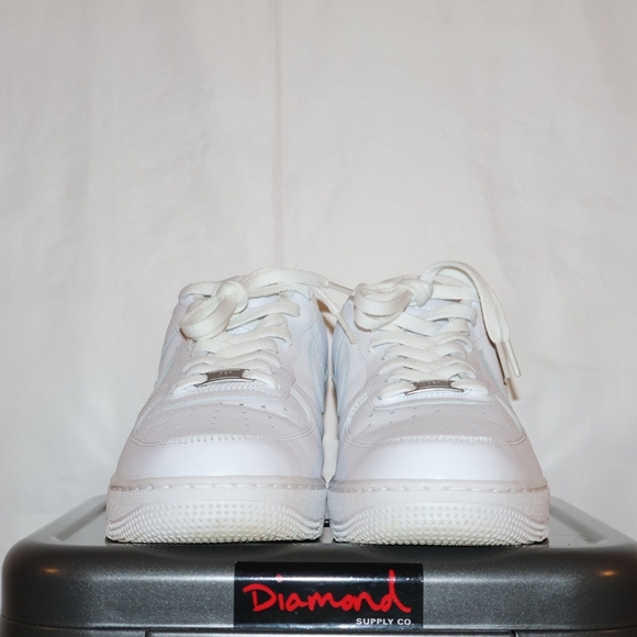 Nike Air Force 1 '07 in Triple White - Picture 3 of 10